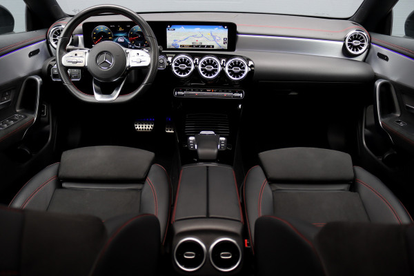 Mercedes-Benz CLA-Klasse 200 Business Solution AMG Line Aut7 | Panoramadak | Widescreen | Trekhaak | Sfeerverlichting | Camera | High Perf. LED | Stoelverwarming | Cruise Control |