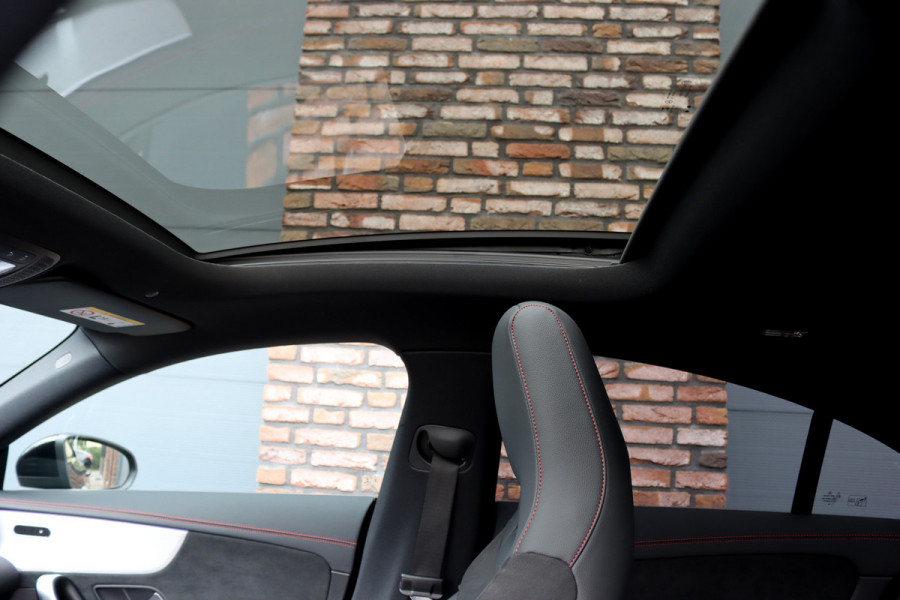 Mercedes-Benz CLA-Klasse 200 Business Solution AMG Line Aut7 | Panoramadak | Widescreen | Trekhaak | Sfeerverlichting | Camera | High Perf. LED | Stoelverwarming | Cruise Control |