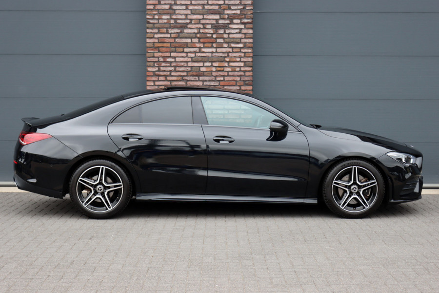 Mercedes-Benz CLA-Klasse 200 Business Solution AMG Line Aut7 | Panoramadak | Widescreen | Trekhaak | Sfeerverlichting | Camera | High Perf. LED | Stoelverwarming | Cruise Control |