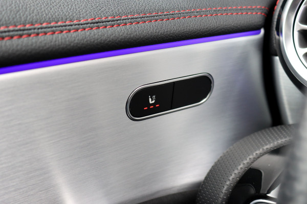 Mercedes-Benz CLA-Klasse 200 Business Solution AMG Line Aut7 | Panoramadak | Widescreen | Trekhaak | Sfeerverlichting | Camera | High Perf. LED | Stoelverwarming | Cruise Control |
