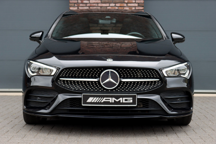 Mercedes-Benz CLA-Klasse 200 Business Solution AMG Line Aut7 | Panoramadak | Widescreen | Trekhaak | Sfeerverlichting | Camera | High Perf. LED | Stoelverwarming | Cruise Control |
