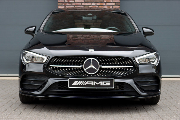 Mercedes-Benz CLA-Klasse 200 Business Solution AMG Line Aut7 | Panoramadak | Widescreen | Trekhaak | Sfeerverlichting | Camera | High Perf. LED | Stoelverwarming | Cruise Control |