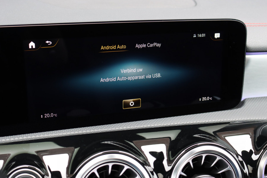 Mercedes-Benz CLA-Klasse 200 Business Solution AMG Line Aut7 | Panoramadak | Widescreen | Trekhaak | Sfeerverlichting | Camera | High Perf. LED | Stoelverwarming | Cruise Control |