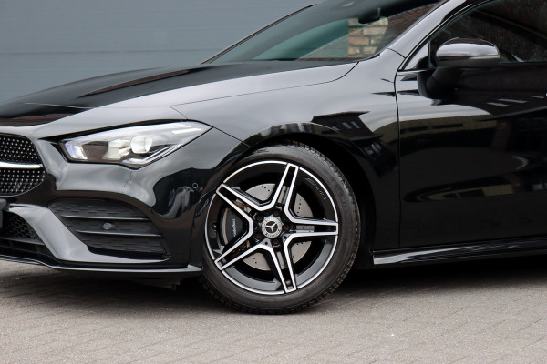Mercedes-Benz CLA-Klasse 200 Business Solution AMG Line Aut7 | Panoramadak | Widescreen | Trekhaak | Sfeerverlichting | Camera | High Perf. LED | Stoelverwarming | Cruise Control |