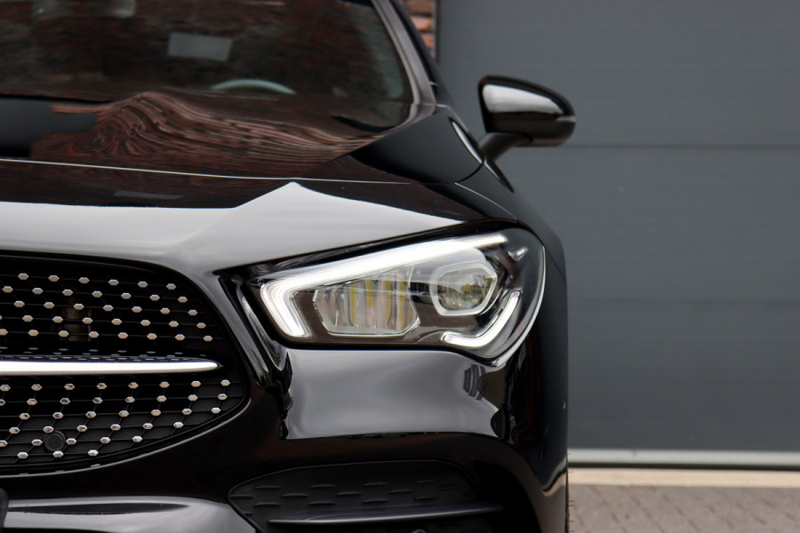 Mercedes-Benz CLA-Klasse 200 Business Solution AMG Line Aut7 | Panoramadak | Widescreen | Trekhaak | Sfeerverlichting | Camera | High Perf. LED | Stoelverwarming | Cruise Control |