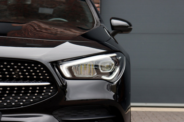 Mercedes-Benz CLA-Klasse 200 Business Solution AMG Line Aut7 | Panoramadak | Widescreen | Trekhaak | Sfeerverlichting | Camera | High Perf. LED | Stoelverwarming | Cruise Control |
