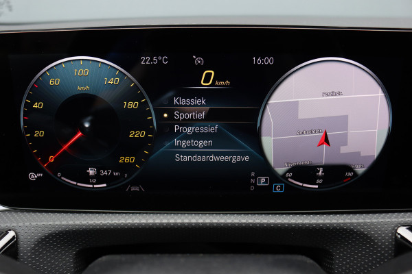 Mercedes-Benz CLA-Klasse 200 Business Solution AMG Line Aut7 | Panoramadak | Widescreen | Trekhaak | Sfeerverlichting | Camera | High Perf. LED | Stoelverwarming | Cruise Control |