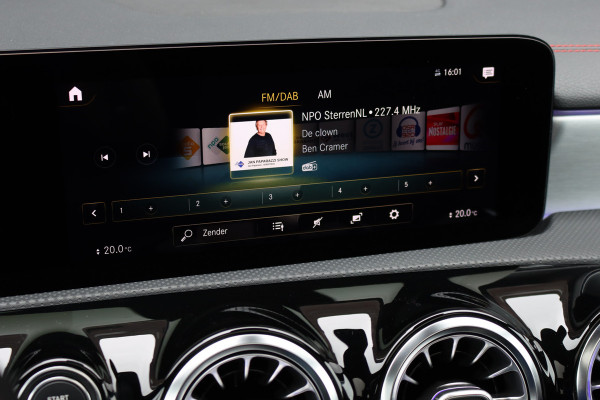 Mercedes-Benz CLA-Klasse 200 Business Solution AMG Line Aut7 | Panoramadak | Widescreen | Trekhaak | Sfeerverlichting | Camera | High Perf. LED | Stoelverwarming | Cruise Control |