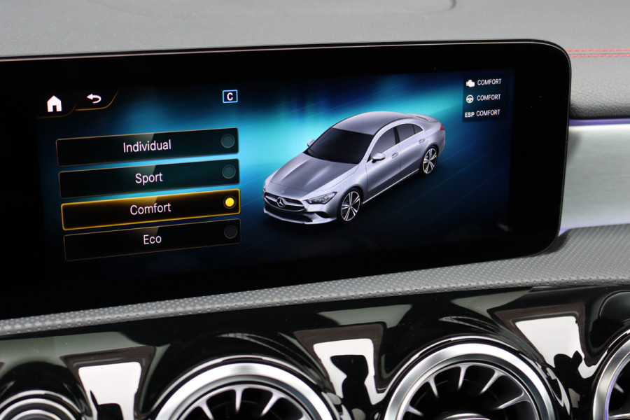 Mercedes-Benz CLA-Klasse 200 Business Solution AMG Line Aut7 | Panoramadak | Widescreen | Trekhaak | Sfeerverlichting | Camera | High Perf. LED | Stoelverwarming | Cruise Control |