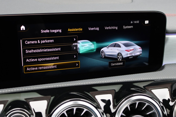 Mercedes-Benz CLA-Klasse 200 Business Solution AMG Line Aut7 | Panoramadak | Widescreen | Trekhaak | Sfeerverlichting | Camera | High Perf. LED | Stoelverwarming | Cruise Control |