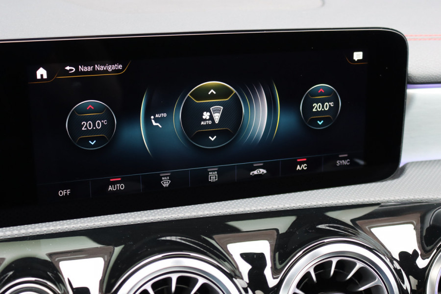 Mercedes-Benz CLA-Klasse 200 Business Solution AMG Line Aut7 | Panoramadak | Widescreen | Trekhaak | Sfeerverlichting | Camera | High Perf. LED | Stoelverwarming | Cruise Control |