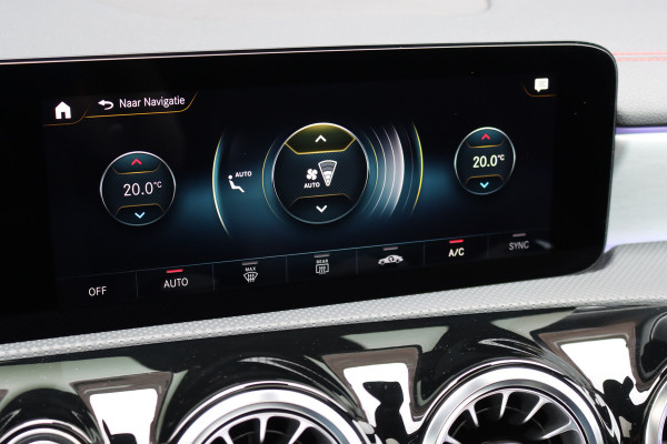 Mercedes-Benz CLA-Klasse 200 Business Solution AMG Line Aut7 | Panoramadak | Widescreen | Trekhaak | Sfeerverlichting | Camera | High Perf. LED | Stoelverwarming | Cruise Control |