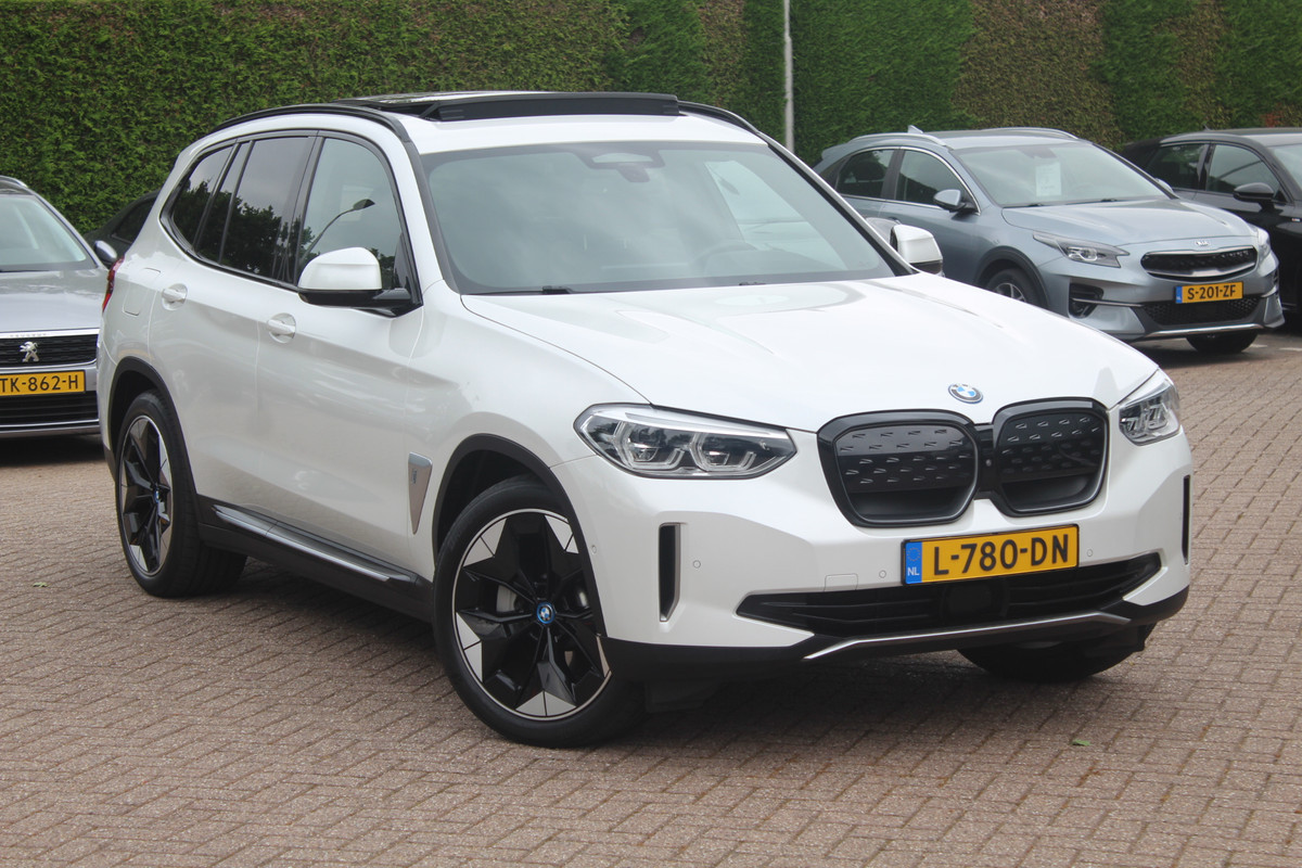 BMW iX3 High Executive 80 kWh / Trekhaak / Panoramadak / 360Camera / Head-up / 20'' / Leder / Harman Kardon / Navigatie / Memory seats / Dodehoek / DAB / Stoelverwarming / Cruise Control Adaptief BMW iX3 High Executive 80 kWh / Trekhaak / Panoramadak / 360Camera / Head-up / 20'' / Leder / Harman Kardon / Navigatie / Memory seats / Dodehoek / DAB / Stoelverwarming / Cruise Control Adaptief