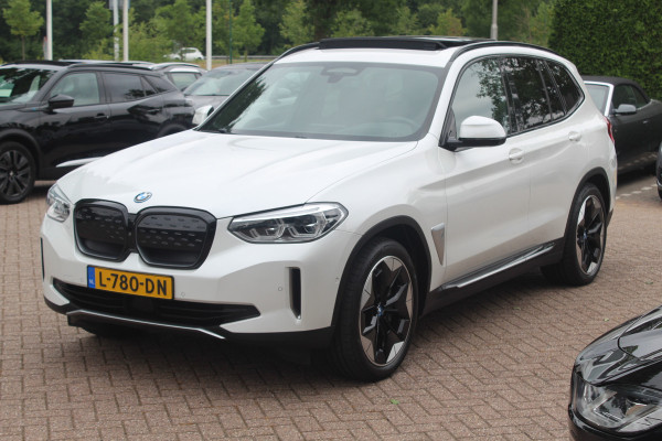BMW iX3 High Executive 80 kWh / Trekhaak / Panoramadak / 360Camera / Head-up / 20'' / Leder / Harman Kardon / Navigatie / Memory seats / Dodehoek / DAB / Stoelverwarming / Cruise Control Adaptief