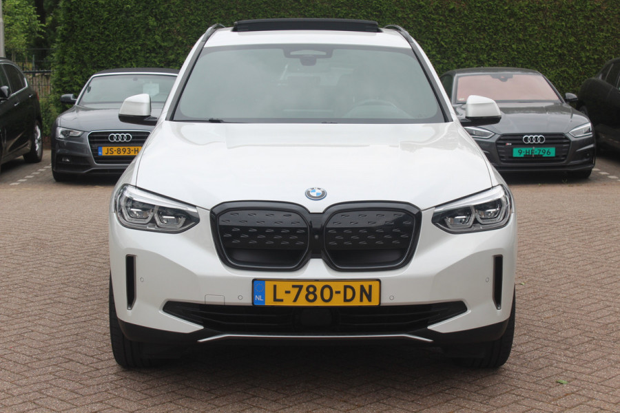 BMW iX3 High Executive 80 kWh / Trekhaak / Panoramadak / 360Camera / Head-up / 20'' / Leder / Harman Kardon / Navigatie / Memory seats / Dodehoek / DAB / Stoelverwarming / Cruise Control Adaptief