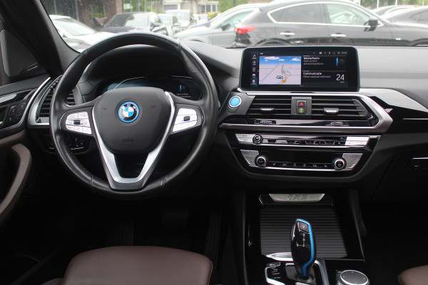 BMW iX3 High Executive 80 kWh / Trekhaak / Panoramadak / 360Camera / Head-up / 20'' / Leder / Harman Kardon / Navigatie / Memory seats / Dodehoek / DAB / Stoelverwarming / Cruise Control Adaptief