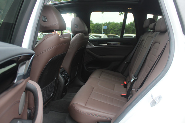 BMW iX3 High Executive 80 kWh / Trekhaak / Panoramadak / 360Camera / Head-up / 20'' / Leder / Harman Kardon / Navigatie / Memory seats / Dodehoek / DAB / Stoelverwarming / Cruise Control Adaptief