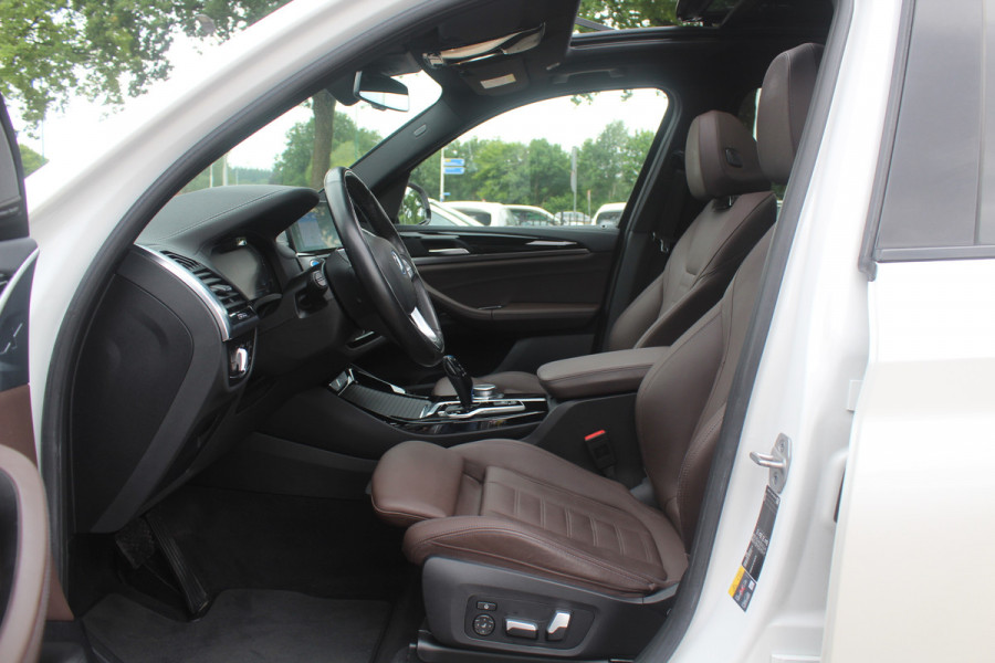 BMW iX3 High Executive 80 kWh / Trekhaak / Panoramadak / 360Camera / Head-up / 20'' / Leder / Harman Kardon / Navigatie / Memory seats / Dodehoek / DAB / Stoelverwarming / Cruise Control Adaptief