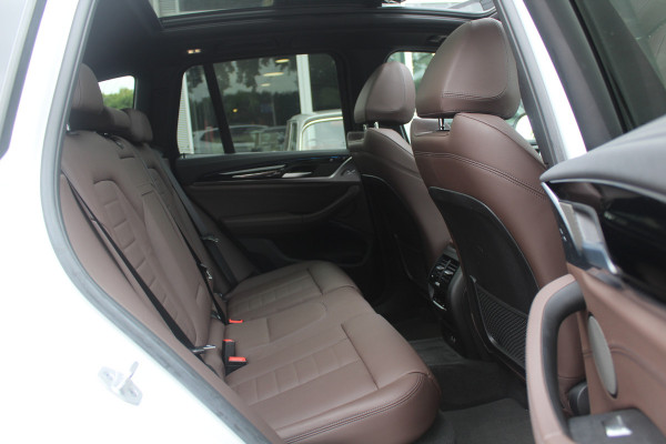 BMW iX3 High Executive 80 kWh / Trekhaak / Panoramadak / 360Camera / Head-up / 20'' / Leder / Harman Kardon / Navigatie / Memory seats / Dodehoek / DAB / Stoelverwarming / Cruise Control Adaptief