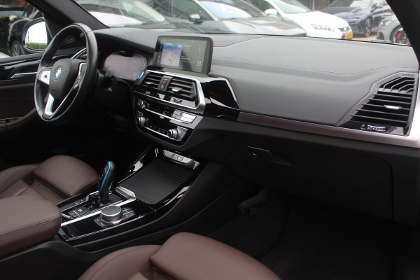 BMW iX3 High Executive 80 kWh / Trekhaak / Panoramadak / 360Camera / Head-up / 20'' / Leder / Harman Kardon / Navigatie / Memory seats / Dodehoek / DAB / Stoelverwarming / Cruise Control Adaptief