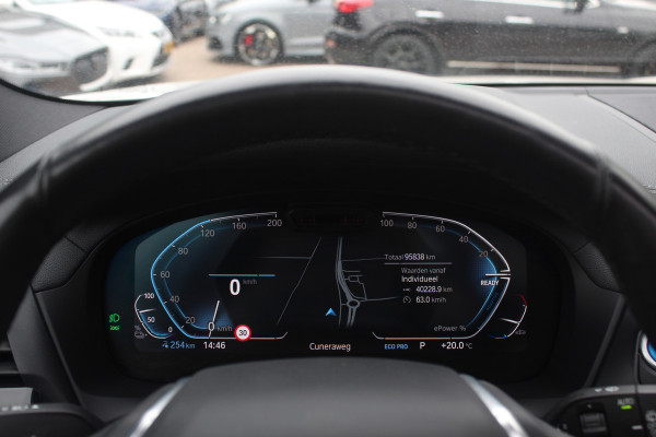 BMW iX3 High Executive 80 kWh / Trekhaak / Panoramadak / 360Camera / Head-up / 20'' / Leder / Harman Kardon / Navigatie / Memory seats / Dodehoek / DAB / Stoelverwarming / Cruise Control Adaptief