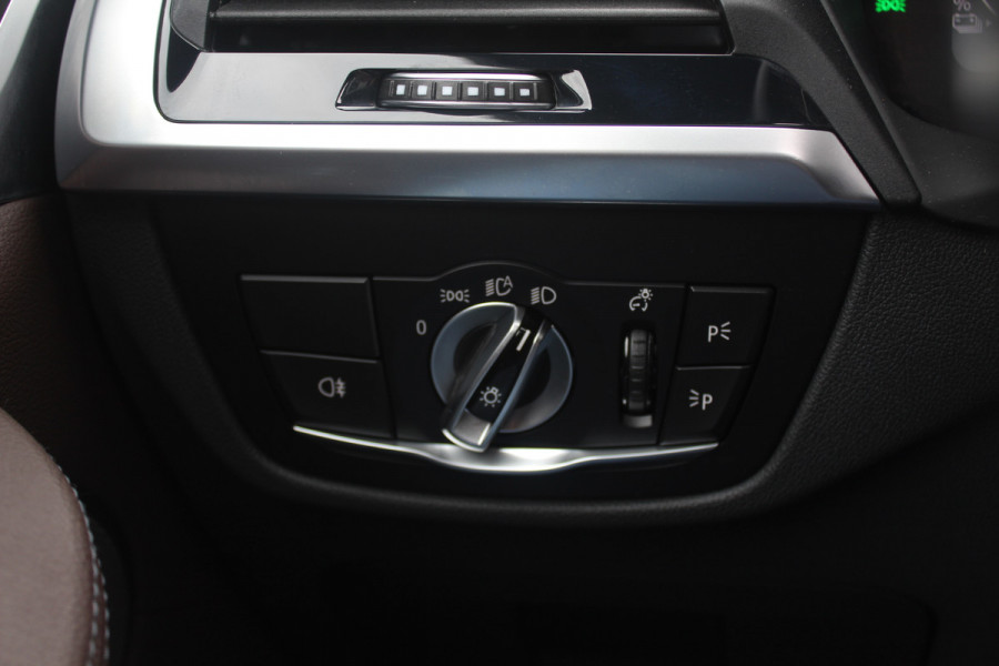BMW iX3 High Executive 80 kWh / Trekhaak / Panoramadak / 360Camera / Head-up / 20'' / Leder / Harman Kardon / Navigatie / Memory seats / Dodehoek / DAB / Stoelverwarming / Cruise Control Adaptief