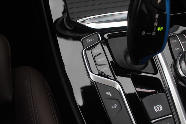 BMW iX3 High Executive 80 kWh / Trekhaak / Panoramadak / 360Camera / Head-up / 20'' / Leder / Harman Kardon / Navigatie / Memory seats / Dodehoek / DAB / Stoelverwarming / Cruise Control Adaptief