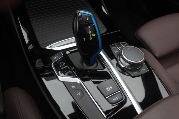 BMW iX3 High Executive 80 kWh / Trekhaak / Panoramadak / 360Camera / Head-up / 20'' / Leder / Harman Kardon / Navigatie / Memory seats / Dodehoek / DAB / Stoelverwarming / Cruise Control Adaptief