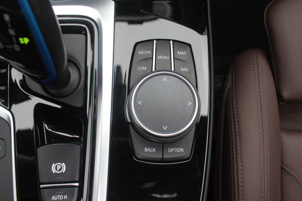 BMW iX3 High Executive 80 kWh / Trekhaak / Panoramadak / 360Camera / Head-up / 20'' / Leder / Harman Kardon / Navigatie / Memory seats / Dodehoek / DAB / Stoelverwarming / Cruise Control Adaptief
