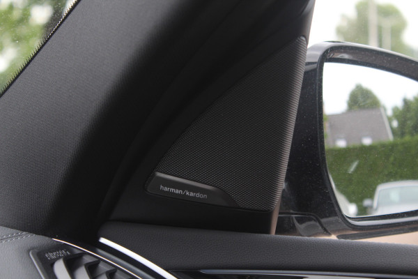 BMW iX3 High Executive 80 kWh / Trekhaak / Panoramadak / 360Camera / Head-up / 20'' / Leder / Harman Kardon / Navigatie / Memory seats / Dodehoek / DAB / Stoelverwarming / Cruise Control Adaptief