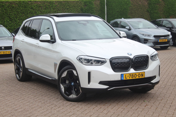 BMW iX3 High Executive 80 kWh / Trekhaak / Panoramadak / 360Camera / Head-up / 20'' / Leder / Harman Kardon / Navigatie / Memory seats / Dodehoek / DAB / Stoelverwarming / Cruise Control Adaptief