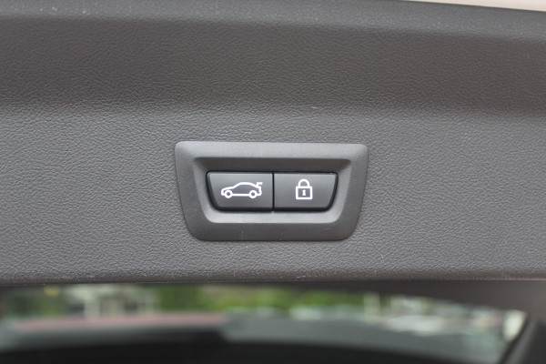 BMW iX3 High Executive 80 kWh / Trekhaak / Panoramadak / 360Camera / Head-up / 20'' / Leder / Harman Kardon / Navigatie / Memory seats / Dodehoek / DAB / Stoelverwarming / Cruise Control Adaptief