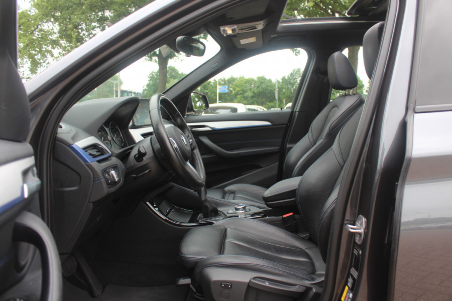 BMW X1 xDrive25e Executive Ed. M Sport / Trekhaak / Panoramadak / Camera / Head-up / Leder / 19'' / Navigatie / Stoelverwarming / DAB / Cruise Control