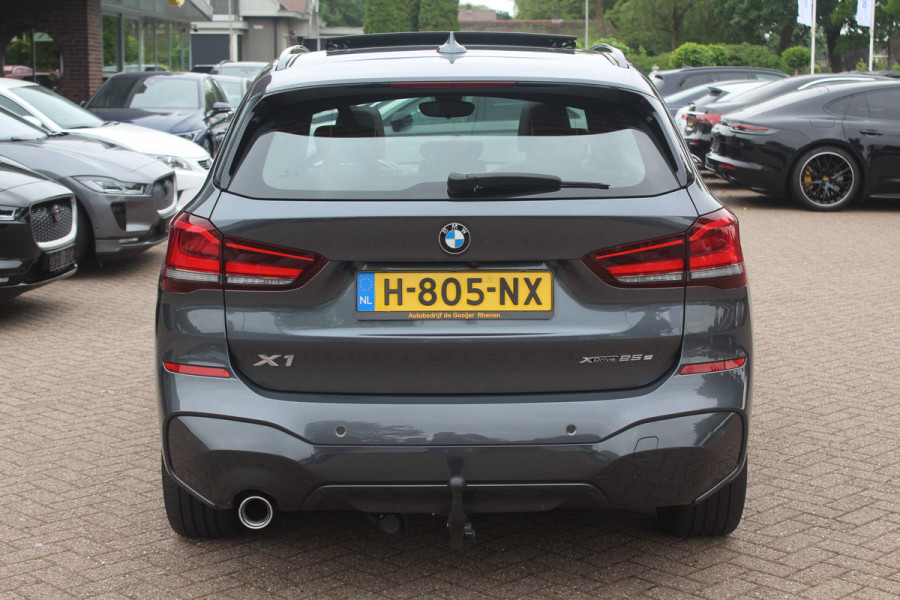 BMW X1 xDrive25e Executive Ed. M Sport / Trekhaak / Panoramadak / Camera / Head-up / Leder / 19'' / Navigatie / Stoelverwarming / DAB / Cruise Control