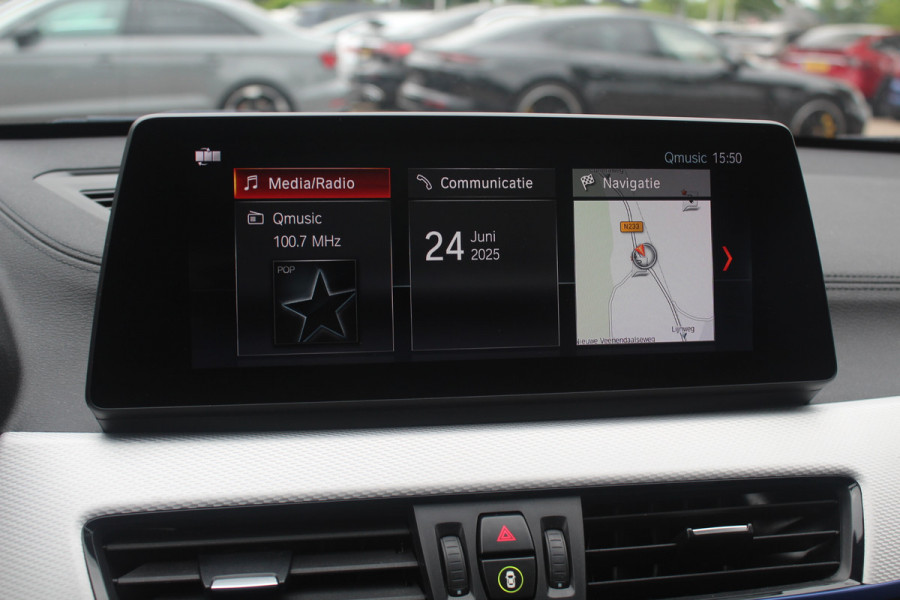 BMW X1 xDrive25e Executive Ed. M Sport / Trekhaak / Panoramadak / Camera / Head-up / Leder / 19'' / Navigatie / Stoelverwarming / DAB / Cruise Control