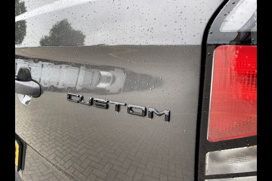 Ford Transit Custom 340 2.0 TDCI L2H1 Trend DC 6 persoons / NIEUW / bpm vrij / rijklaar € 39.950 ex btw / lease vanaf € 715 / direct leverbaar / airco / cruise / apple carplay / camera / magnetic grey metallic