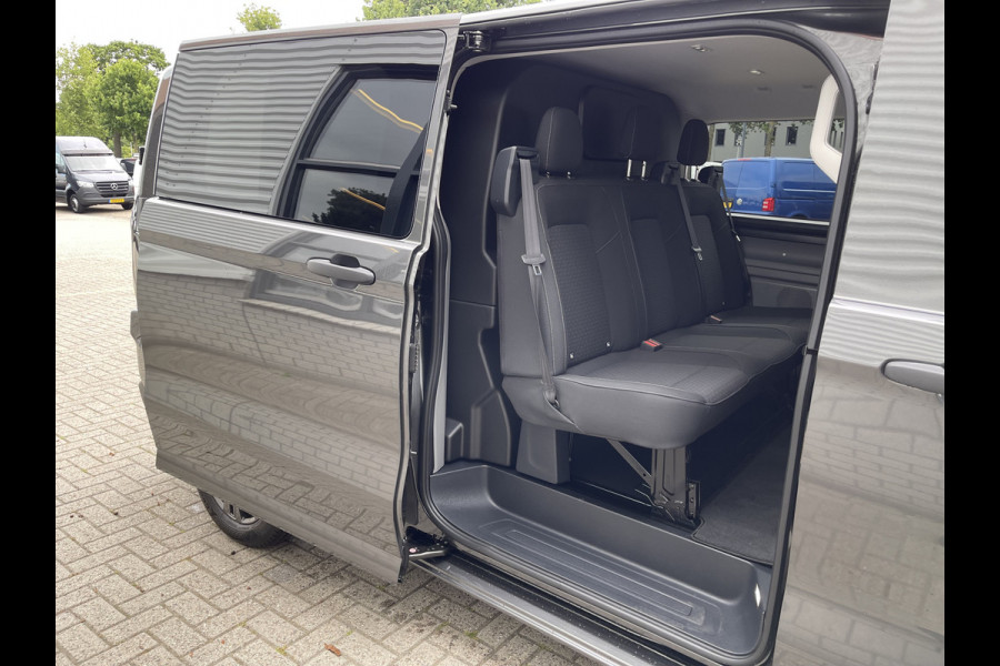 Ford Transit Custom 340 2.0 TDCI L2H1 Trend DC 6 persoons / NIEUW / bpm vrij / rijklaar € 39.950 ex btw / lease vanaf € 715 / direct leverbaar / airco / cruise / apple carplay / camera / magnetic grey metallic