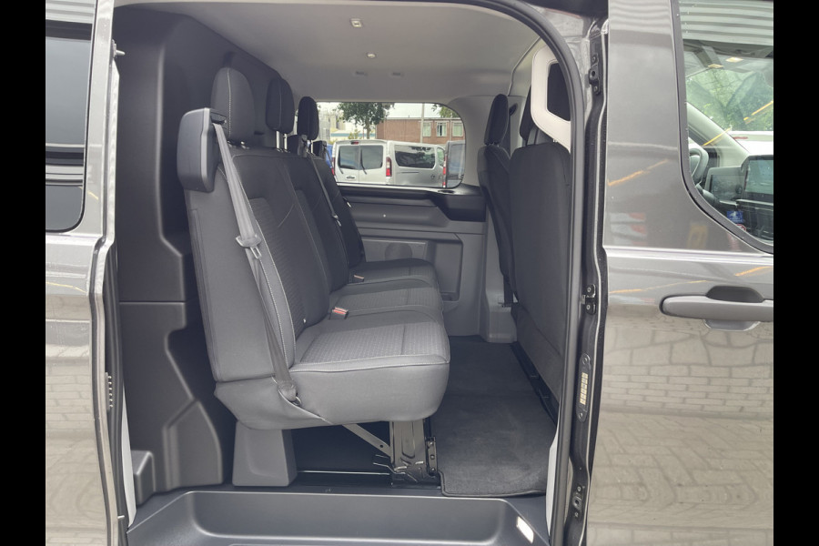 Ford Transit Custom 340 2.0 TDCI L2H1 Trend DC 6 persoons / NIEUW / bpm vrij / rijklaar € 39.950 ex btw / lease vanaf € 715 / direct leverbaar / airco / cruise / apple carplay / camera / magnetic grey metallic