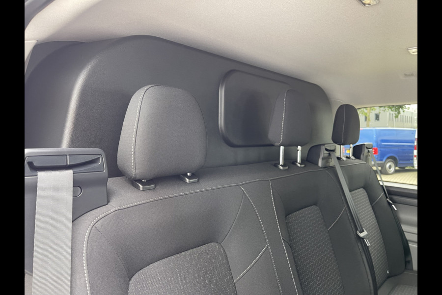Ford Transit Custom 340 2.0 TDCI L2H1 Trend DC 6 persoons / NIEUW / bpm vrij / rijklaar € 39.950 ex btw / lease vanaf € 715 / direct leverbaar / airco / cruise / apple carplay / camera / magnetic grey metallic