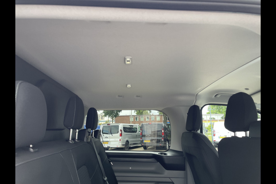 Ford Transit Custom 340 2.0 TDCI L2H1 Trend DC 6 persoons / NIEUW / bpm vrij / rijklaar € 39.950 ex btw / lease vanaf € 715 / direct leverbaar / airco / cruise / apple carplay / camera / magnetic grey metallic
