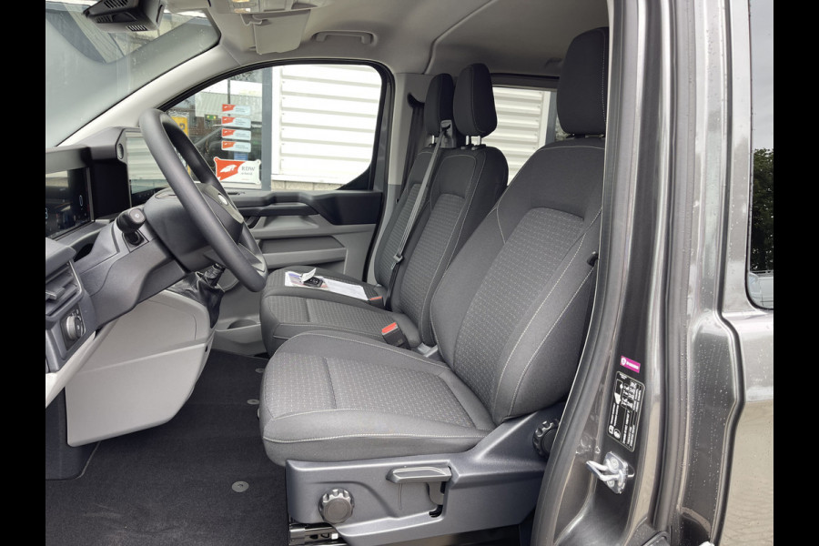 Ford Transit Custom 340 2.0 TDCI L2H1 Trend DC 6 persoons / NIEUW / bpm vrij / rijklaar € 39.950 ex btw / lease vanaf € 715 / direct leverbaar / airco / cruise / apple carplay / camera / magnetic grey metallic