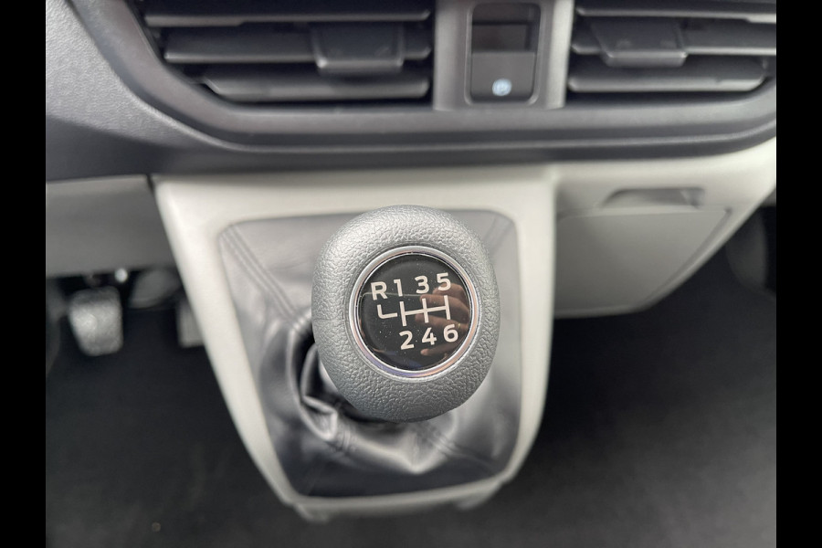 Ford Transit Custom 340 2.0 TDCI L2H1 Trend DC 6 persoons / NIEUW / bpm vrij / rijklaar € 39.950 ex btw / lease vanaf € 715 / direct leverbaar / airco / cruise / apple carplay / camera / magnetic grey metallic