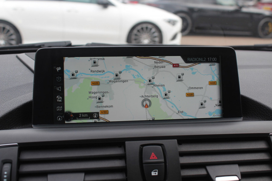 BMW 2 Serie Cabrio M240i xDrive High Exe. M Sport / Camera / Leder / Harman Kardon / 18'' / Keyless / Navigatie / Stuurverwarming / DAB / Windscherm / Stoelverwarming / Cruise Control