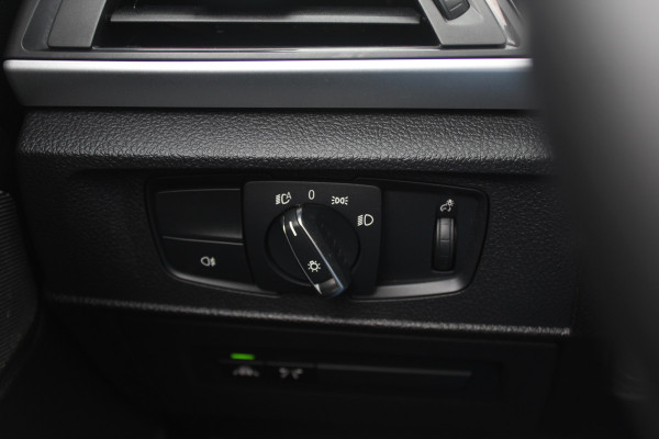 BMW 2 Serie Cabrio M240i xDrive High Exe. M Sport / Camera / Leder / Harman Kardon / 18'' / Keyless / Navigatie / Stuurverwarming / DAB / Windscherm / Stoelverwarming / Cruise Control