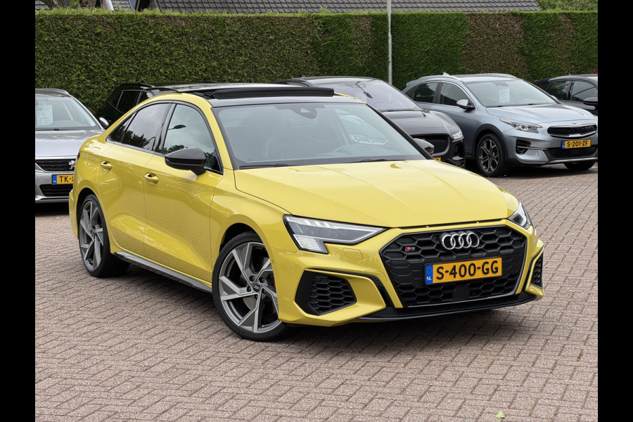 Audi S3 Limousine 2.0 TFSI quattro Edition One / Panoramadak / Camera / RS Seats / B&O / 19'' / Matrix LED / Navigatie / Dodehoek / ACC / Stoelverwarming / DAB