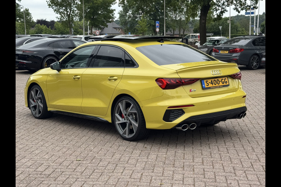 Audi S3 Limousine 2.0 TFSI quattro Edition One / Panoramadak / Camera / RS Seats / B&O / 19'' / Matrix LED / Navigatie / Dodehoek / ACC / Stoelverwarming / DAB
