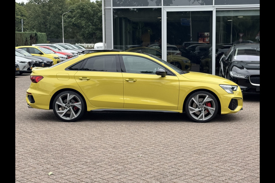 Audi S3 Limousine 2.0 TFSI quattro Edition One / Panoramadak / Camera / RS Seats / B&O / 19'' / Matrix LED / Navigatie / Dodehoek / ACC / Stoelverwarming / DAB