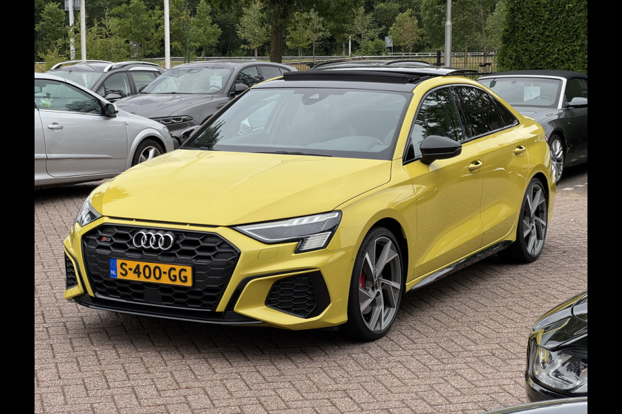 Audi S3 Limousine 2.0 TFSI quattro Edition One / Panoramadak / Camera / RS Seats / B&O / 19'' / Matrix LED / Navigatie / Dodehoek / ACC / Stoelverwarming / DAB
