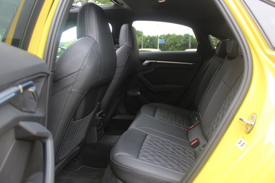 Audi S3 Limousine 2.0 TFSI quattro Edition One / Panoramadak / Camera / RS Seats / B&O / 19'' / Matrix LED / Navigatie / Dodehoek / ACC / Stoelverwarming / DAB