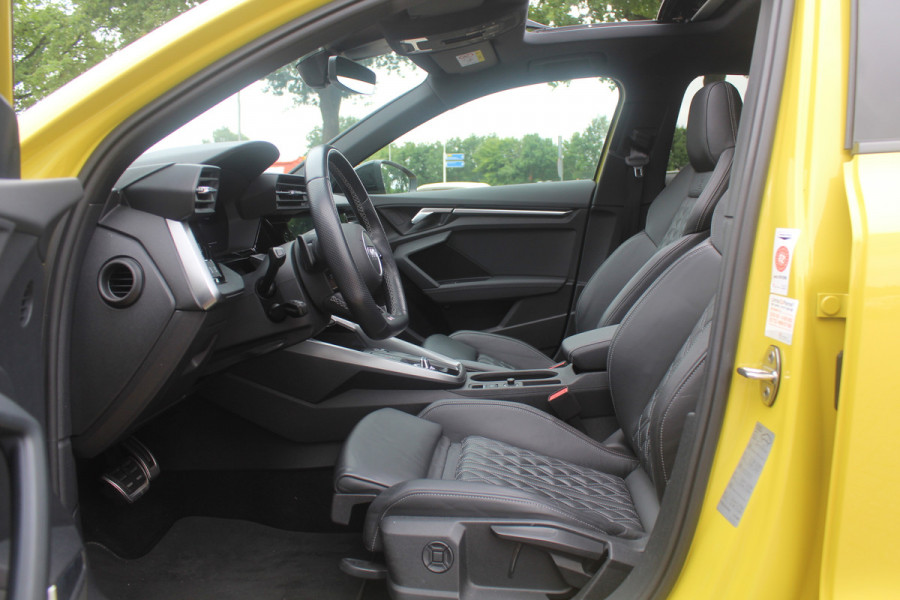 Audi S3 Limousine 2.0 TFSI quattro Edition One / Panoramadak / Camera / RS Seats / B&O / 19'' / Matrix LED / Navigatie / Dodehoek / ACC / Stoelverwarming / DAB